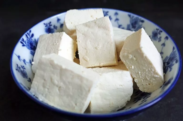 How to make Easy Homemade Tofu from Soy Milk (2 Ingredients!)