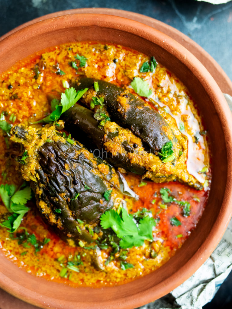 Maharashtrian bharli vangi in a clay bowl