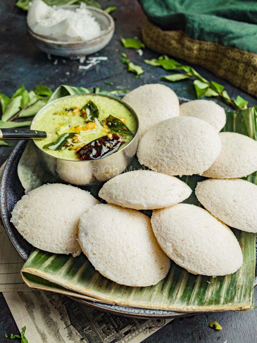 Idli on a banana leaf, along with green coconut chutney.