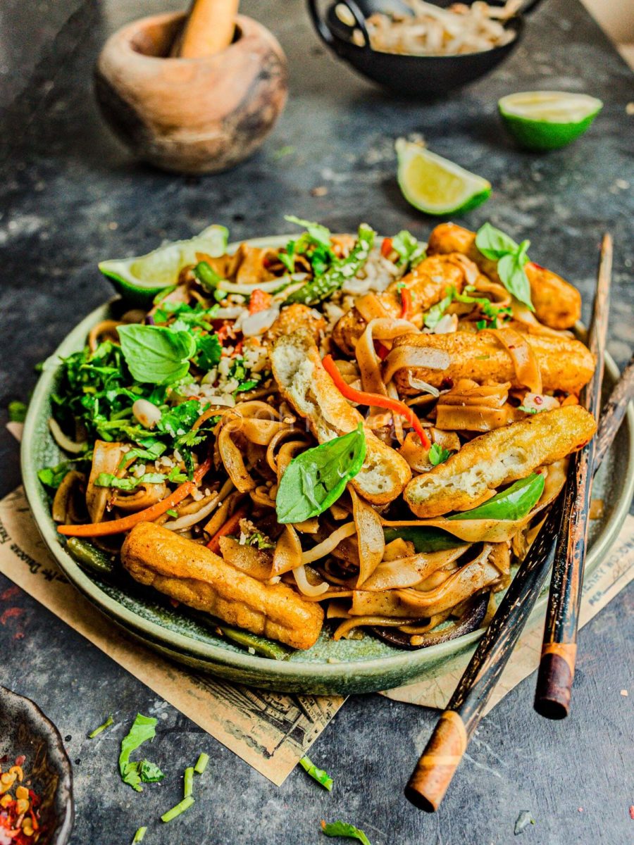 Tofu pad thai with vegetables on a plate.