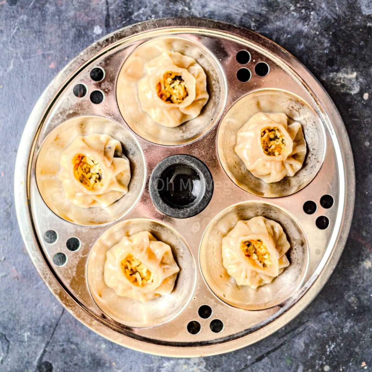 Paneer momos in steamer.