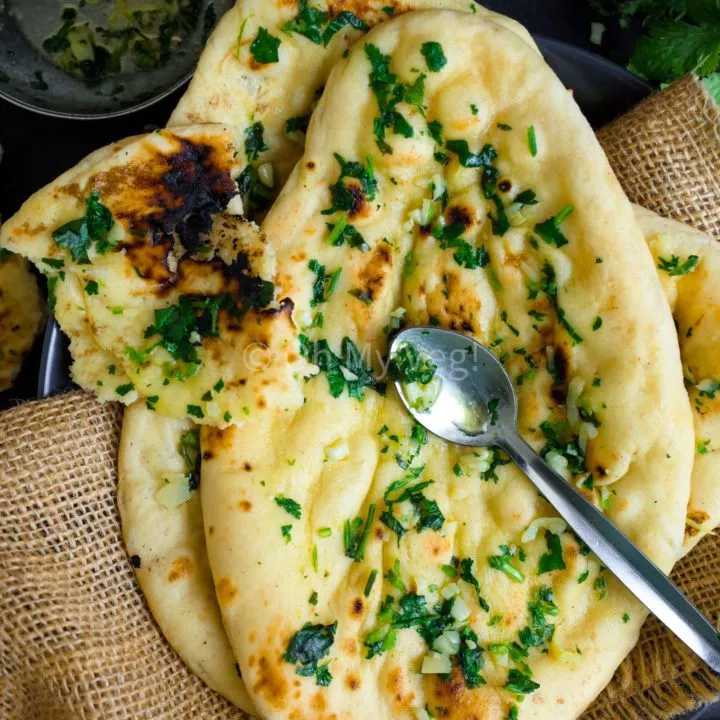Fluffy, Soft & Bubbly Garlic and Coriander Indian Naan (Eggless)