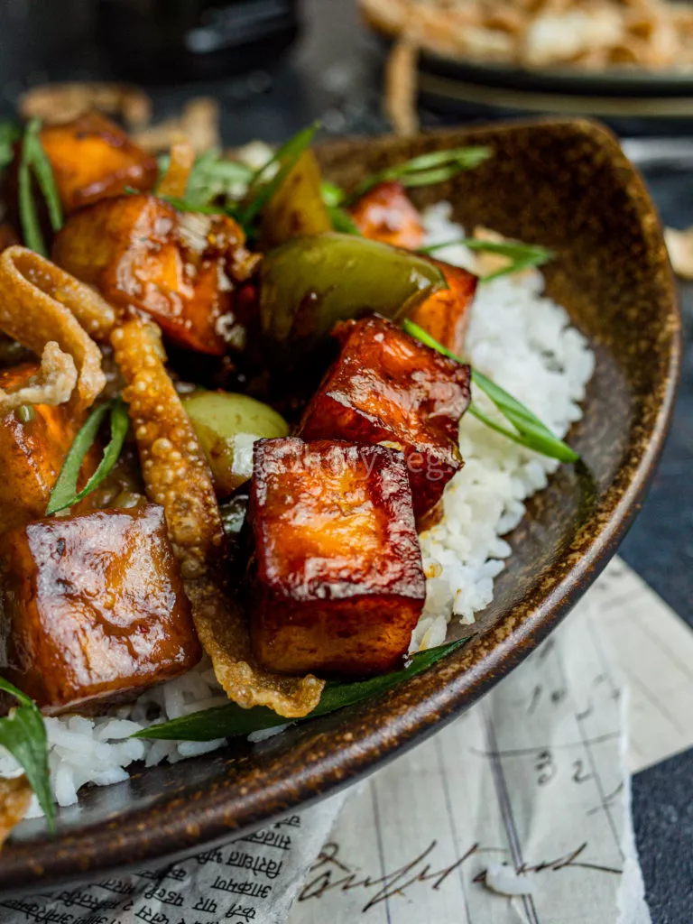 Indo-Chinese paneer starter with rice.