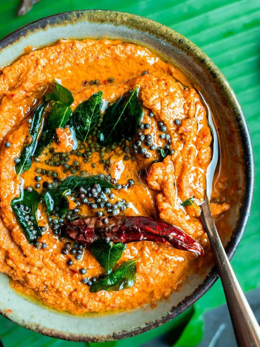 South Indian kara chutney with tempering in a bowl with a spoon.