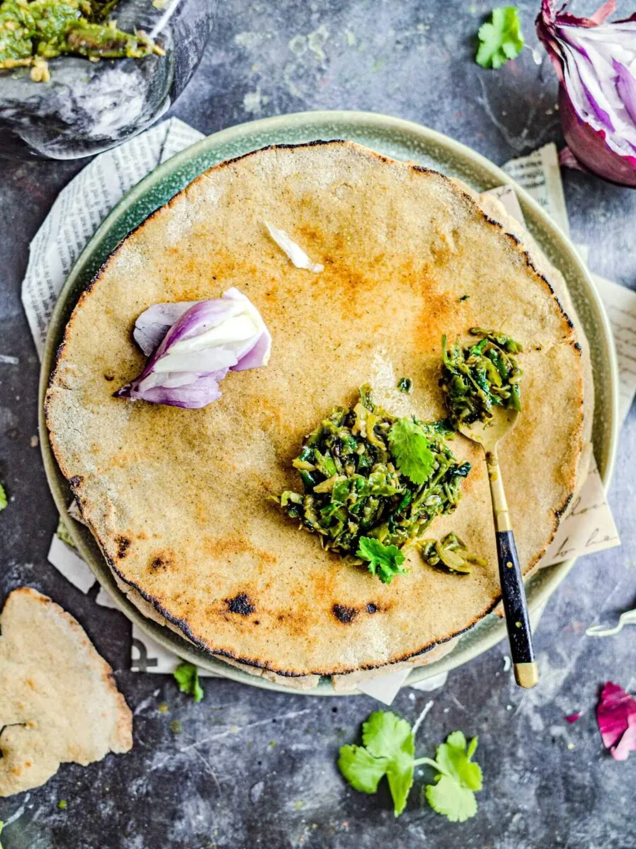 Jwarichi bhakri with thecha.